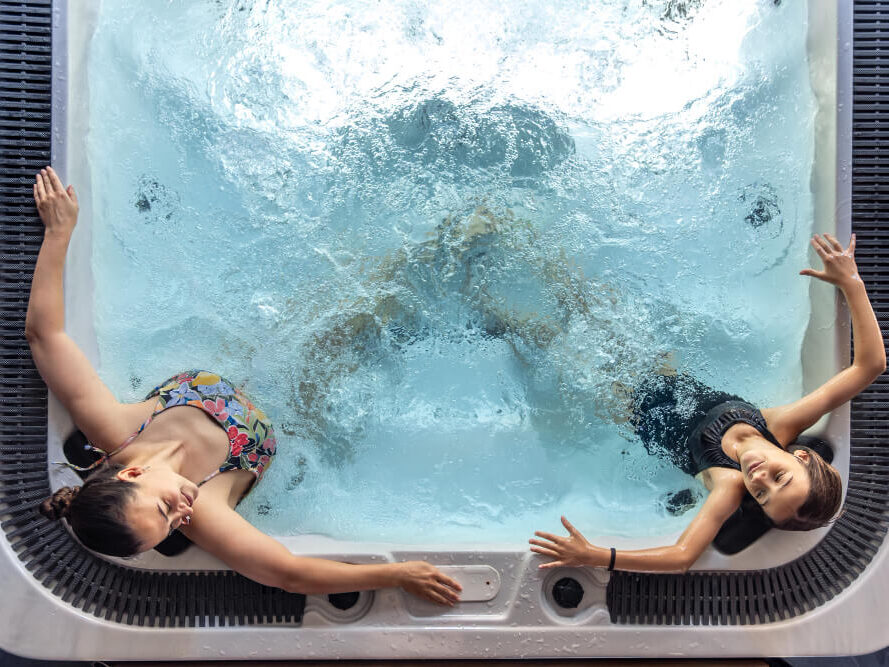 Femmes qui se détendent dans un spa